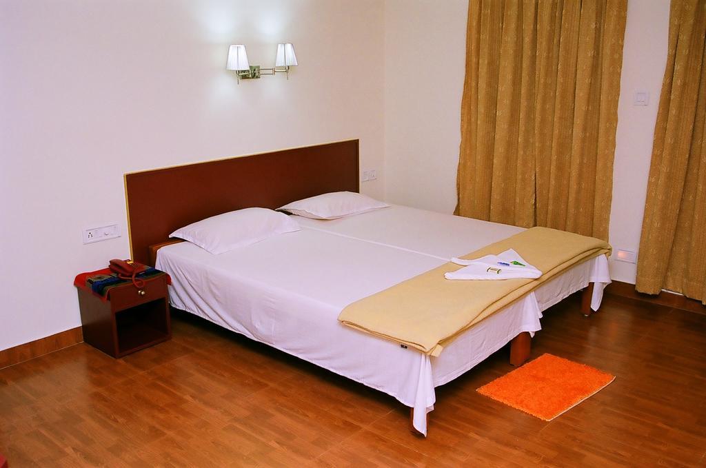 โรงแรมสรินิวัส Kochi ภายนอก รูปภาพ