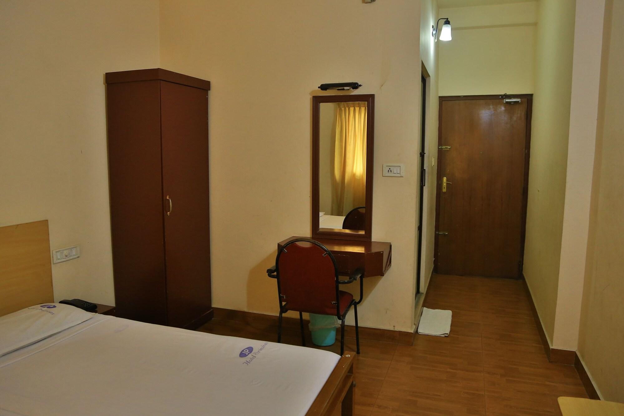 โรงแรมสรินิวัส Kochi ภายนอก รูปภาพ