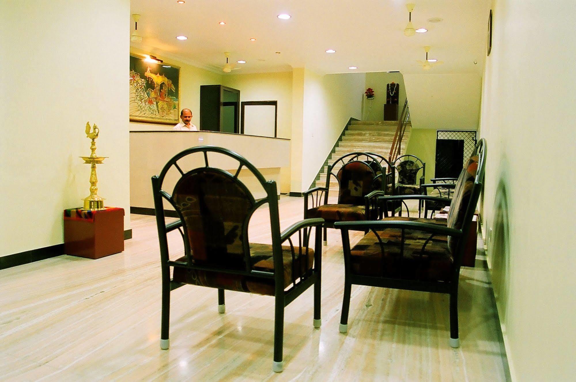 โรงแรมสรินิวัส Kochi ภายนอก รูปภาพ