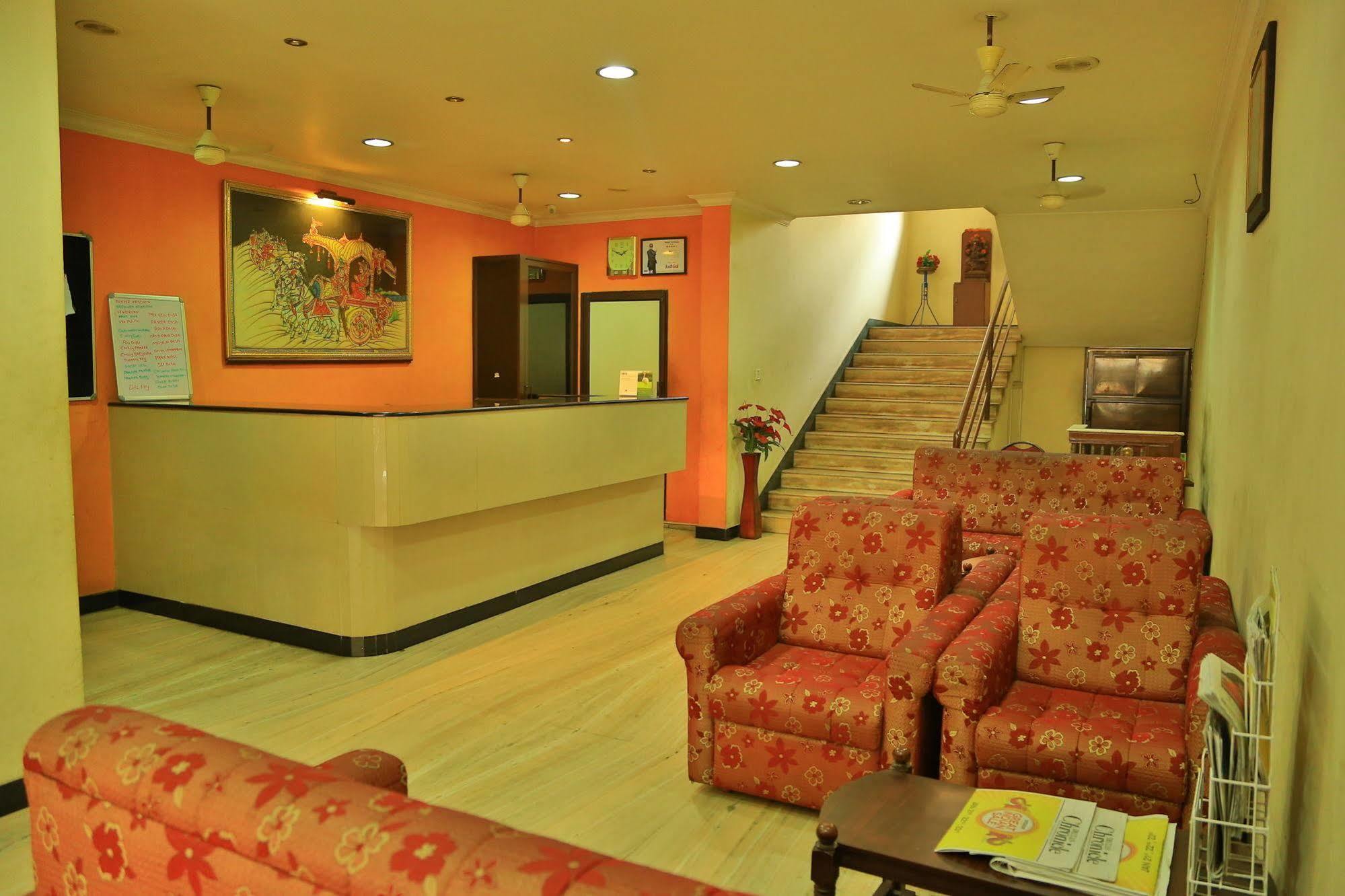โรงแรมสรินิวัส Kochi ภายนอก รูปภาพ