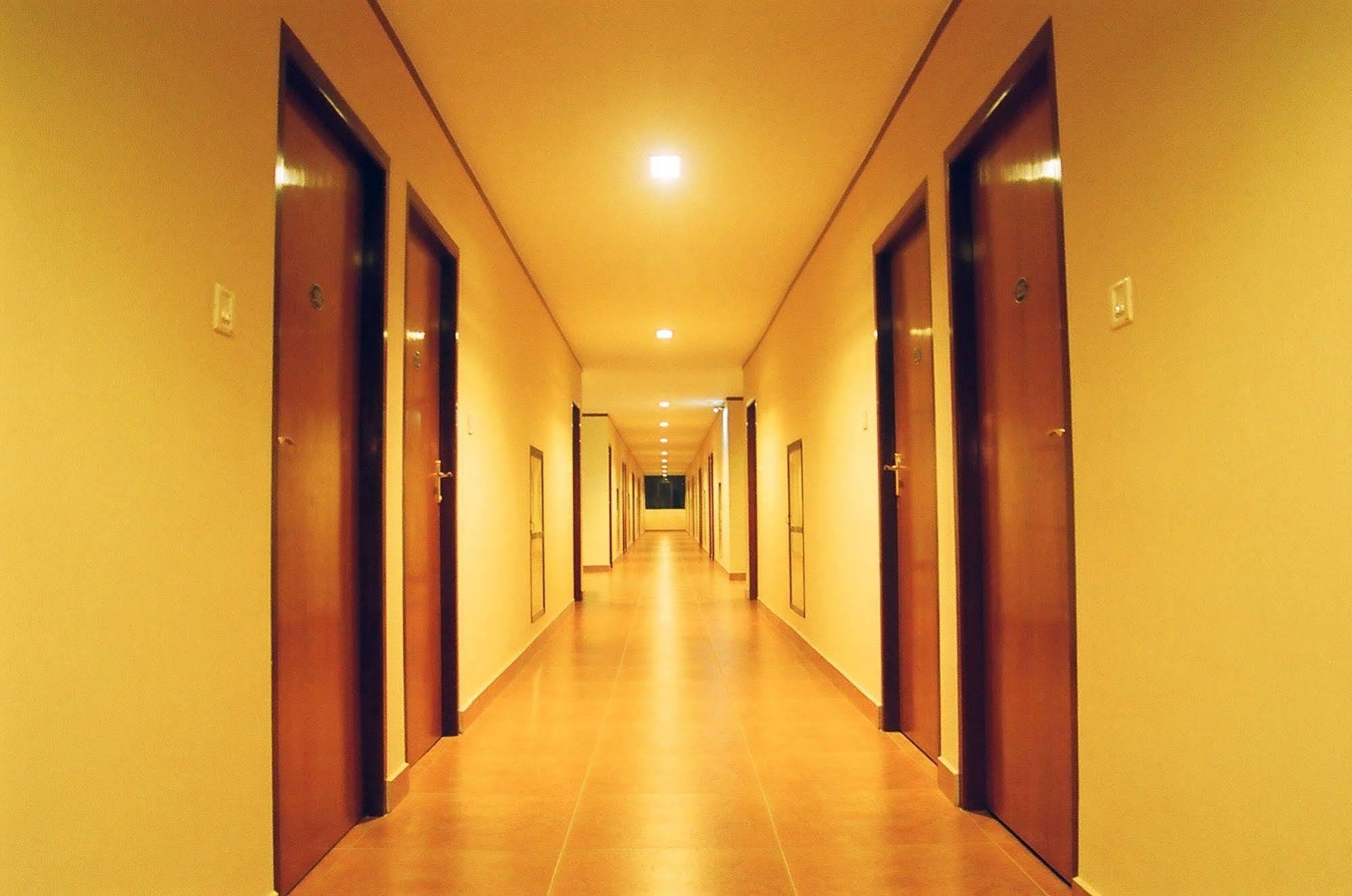 โรงแรมสรินิวัส Kochi ภายนอก รูปภาพ